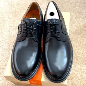 Clarks Unstructured Black Laced Shoes